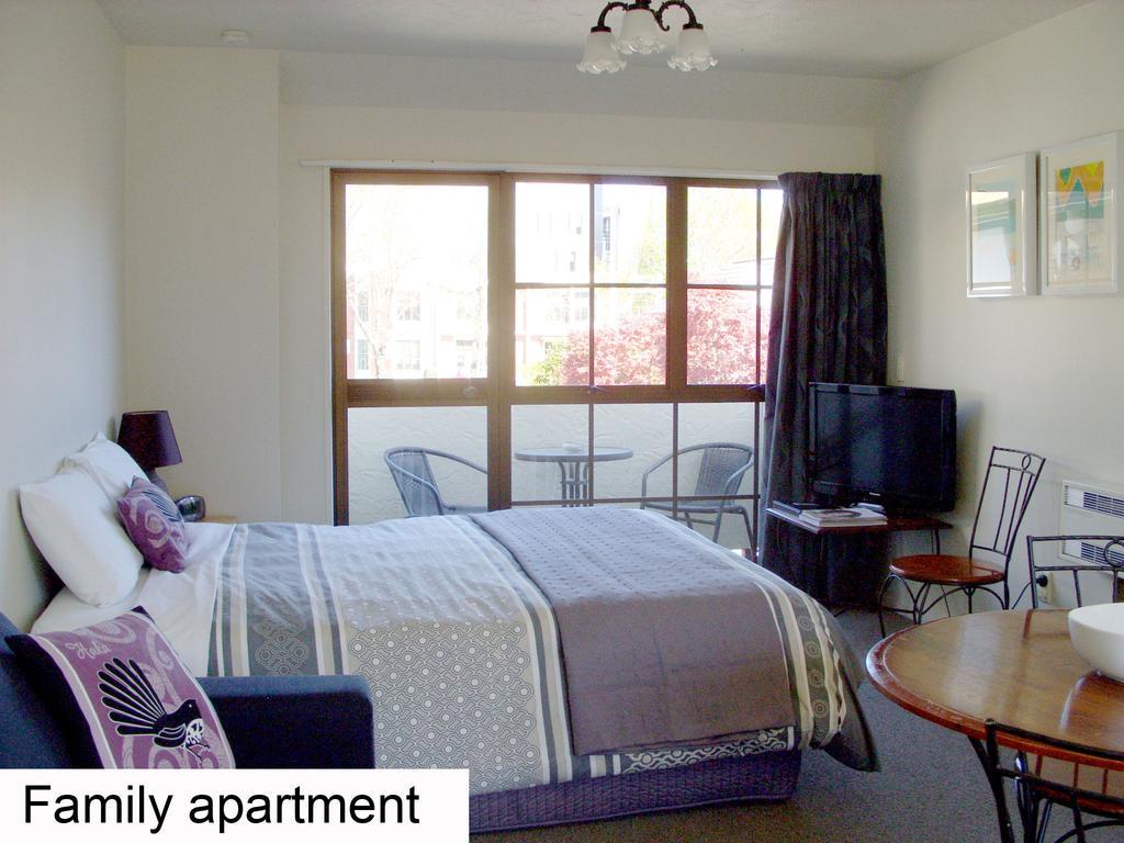 Tudor Court Motel Крайстчерч Екстер'єр фото