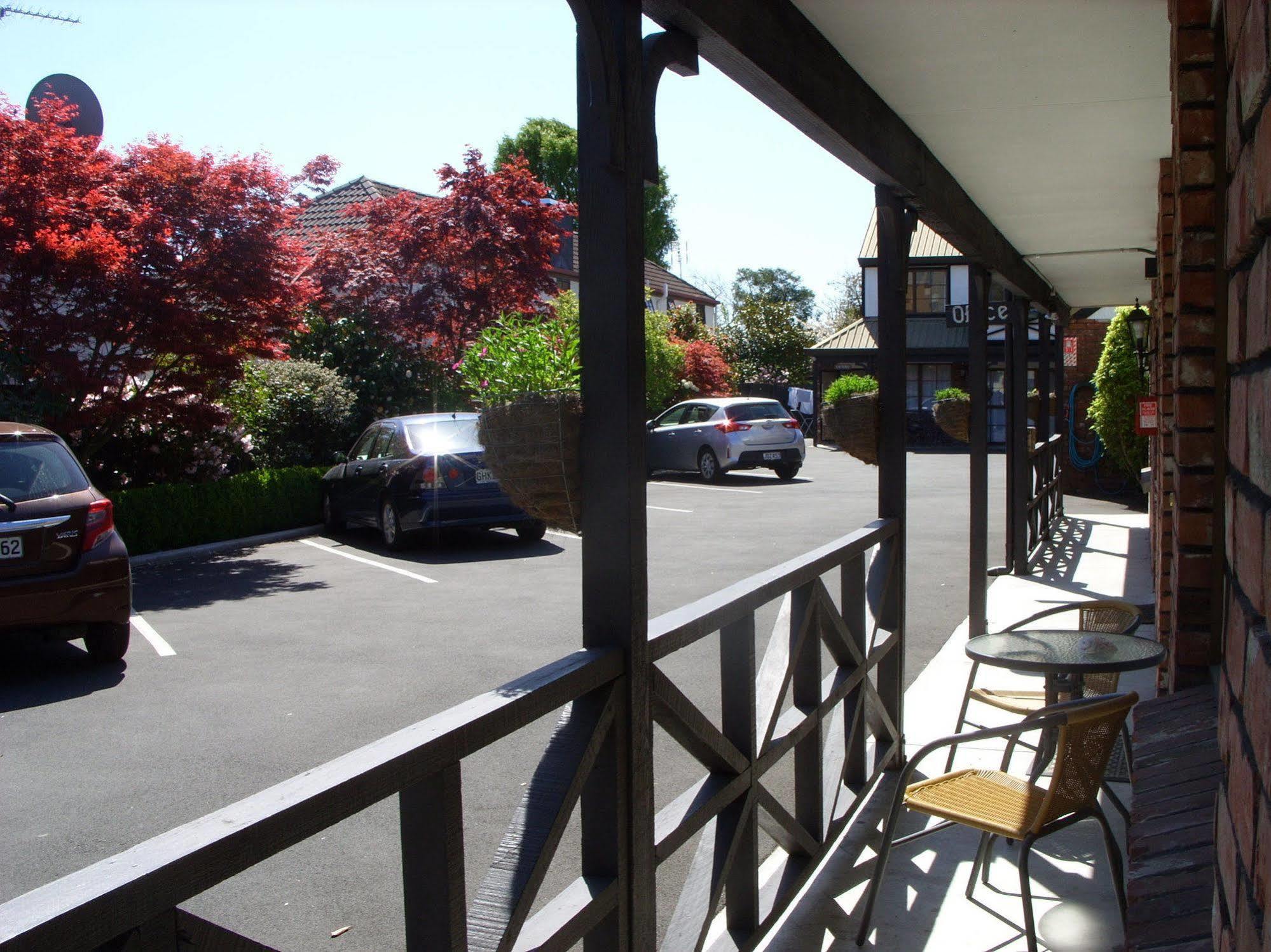 Tudor Court Motel Крайстчерч Екстер'єр фото