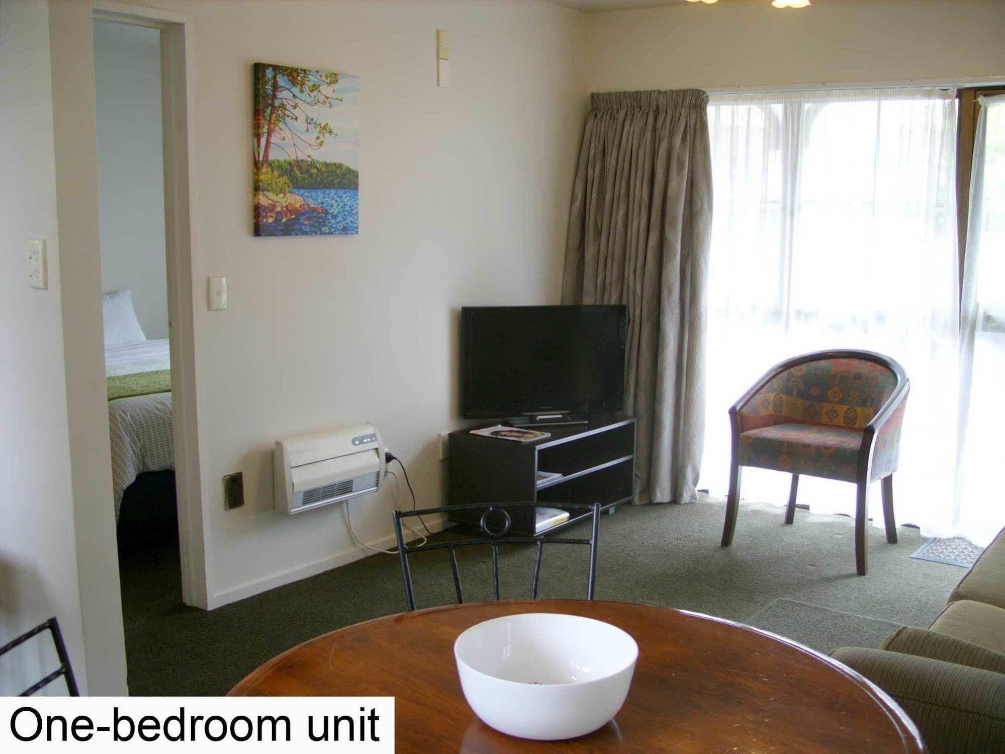Tudor Court Motel Крайстчерч Екстер'єр фото