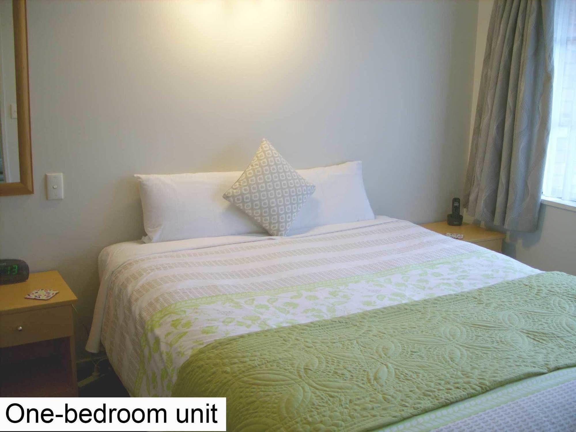 Tudor Court Motel Крайстчерч Екстер'єр фото