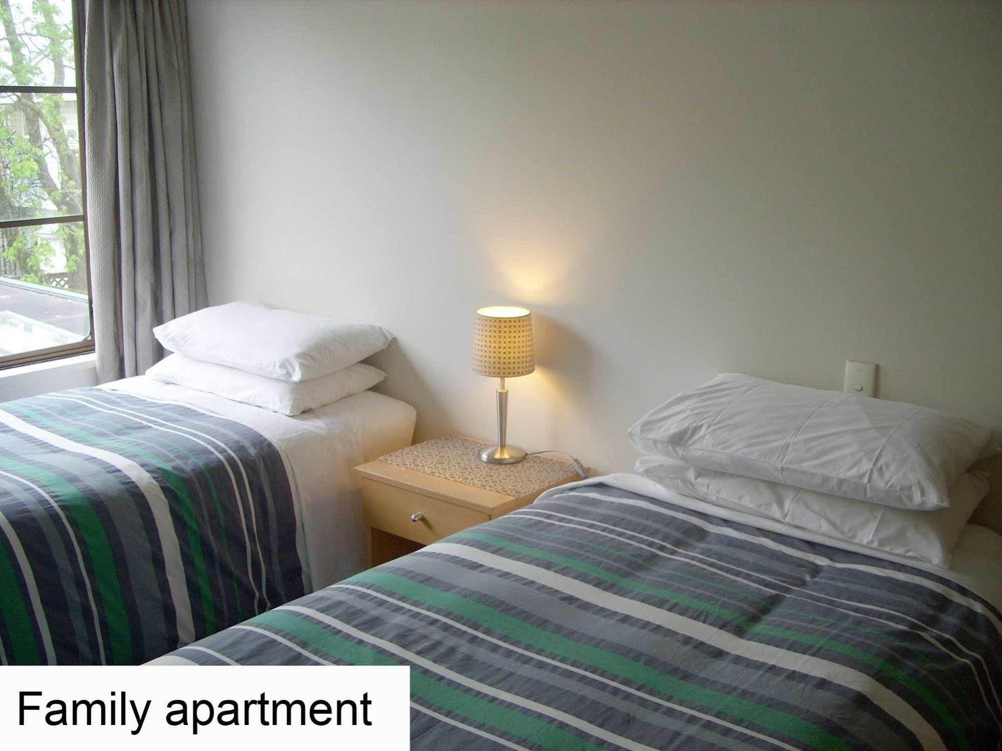 Tudor Court Motel Крайстчерч Екстер'єр фото