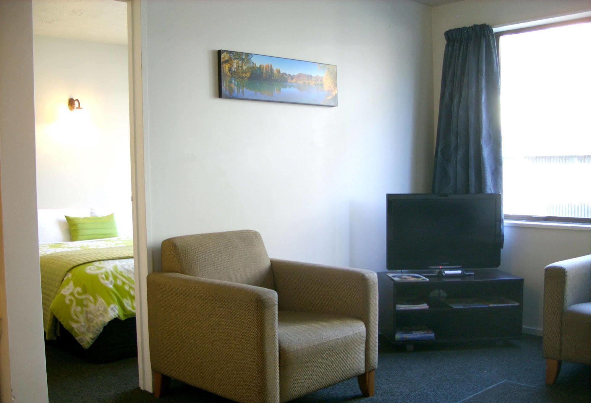 Tudor Court Motel Крайстчерч Екстер'єр фото