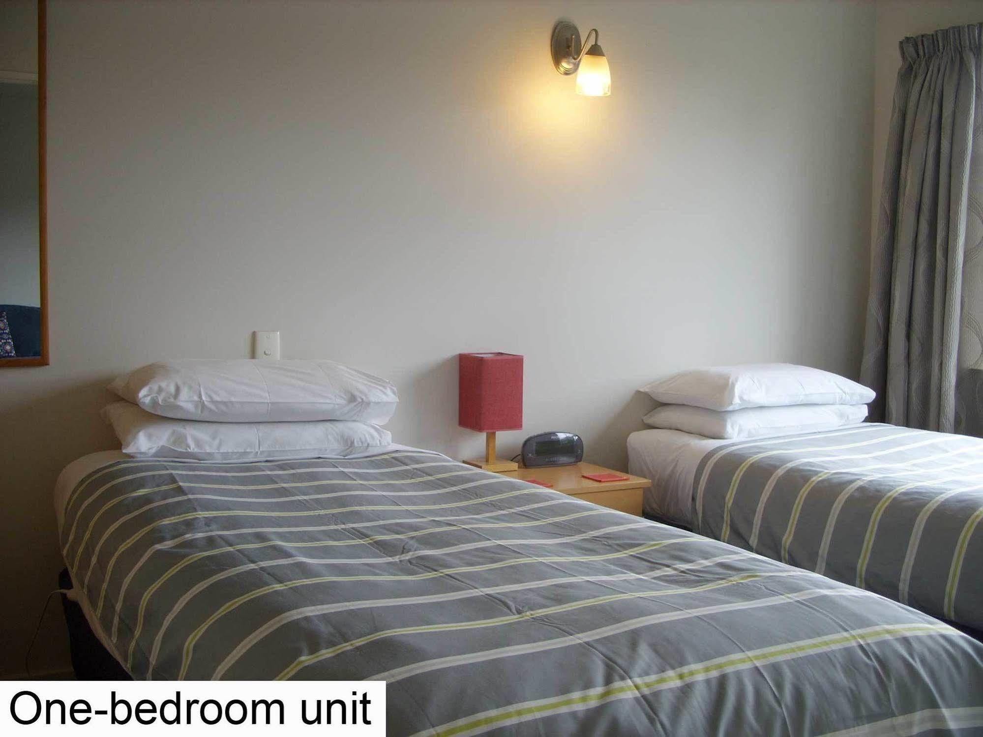 Tudor Court Motel Крайстчерч Екстер'єр фото