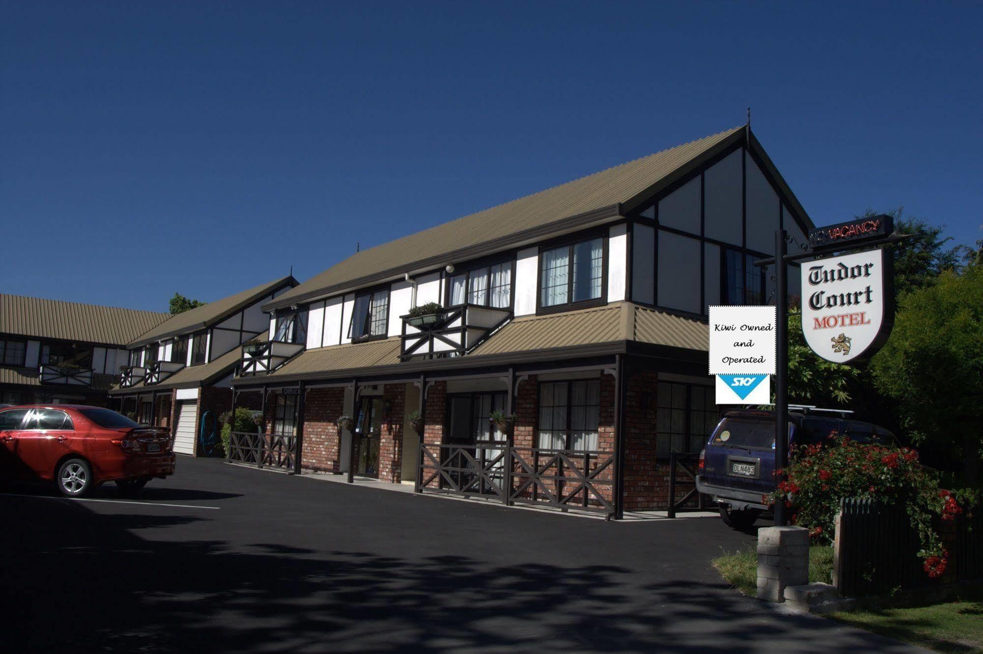 Tudor Court Motel Крайстчерч Екстер'єр фото