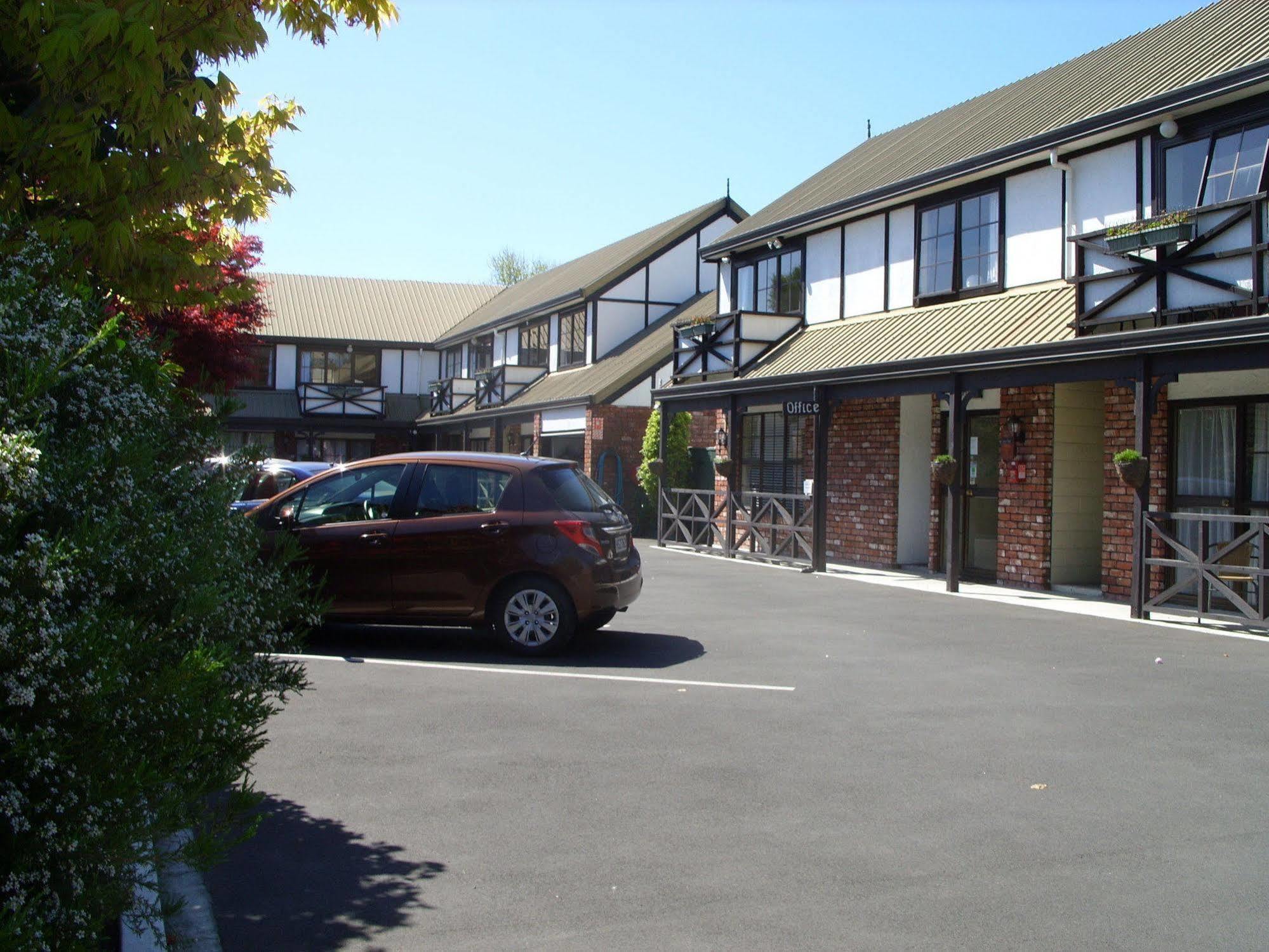 Tudor Court Motel Крайстчерч Екстер'єр фото